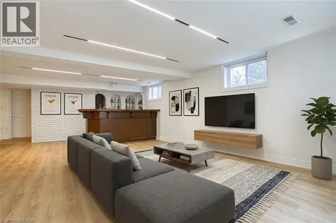 22 Burt Court Stoney Creek ON L8G 3H4