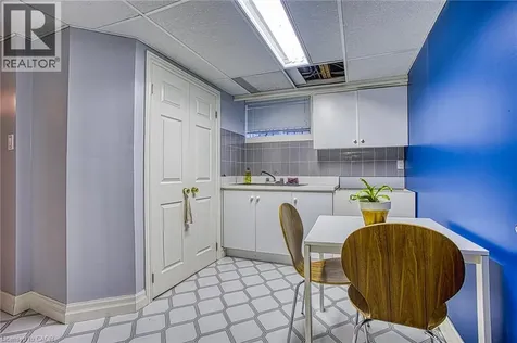 22 Burt Court Stoney Creek ON L8G 3H4