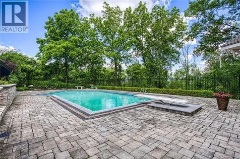 22 Burt Court Stoney Creek ON L8G 3H4