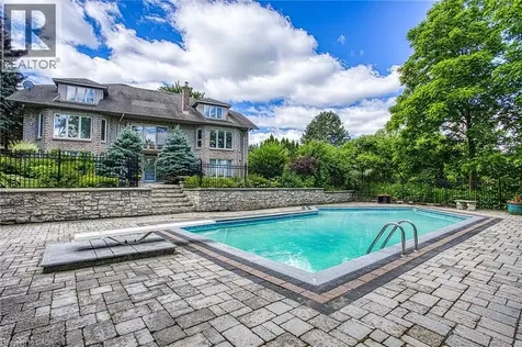 22 Burt Court Stoney Creek ON L8G 3H4