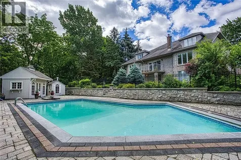 22 Burt Court Stoney Creek ON L8G 3H4
