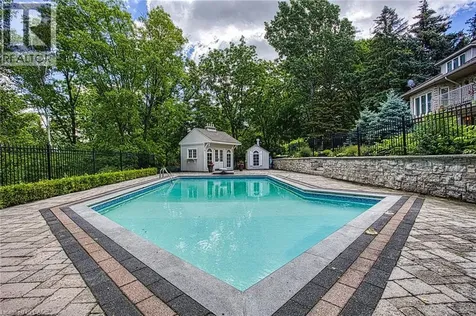 22 Burt Court Stoney Creek ON L8G 3H4