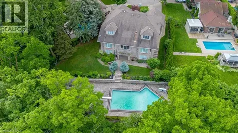 22 Burt Court Stoney Creek ON L8G 3H4