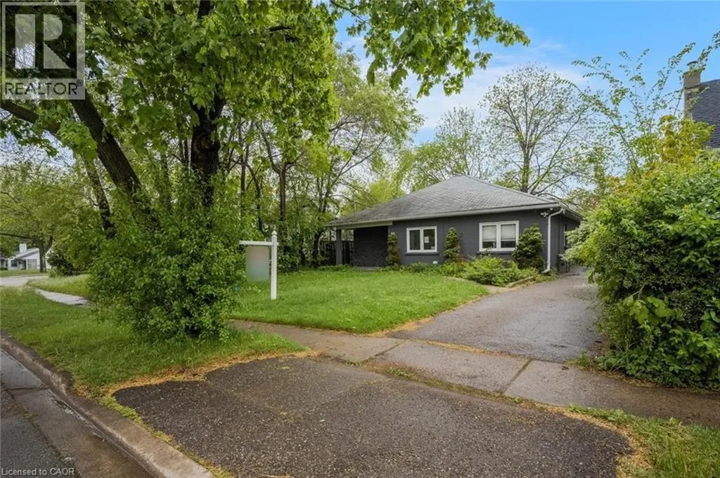 16 Woodward Avenue Brampton ON L6V 1K1