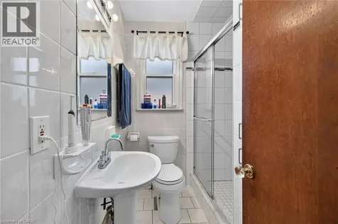 83 Aberfoyle Avenue Hamilton ON L8K 4S1