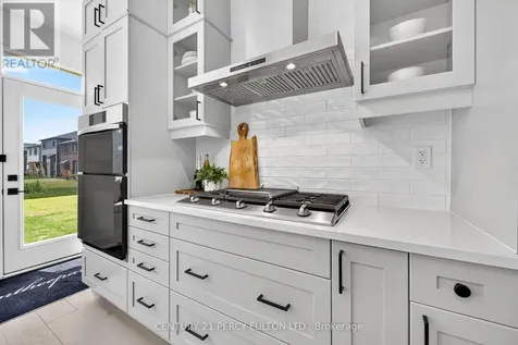1477 Mockingbird Square Pickering ON L1X 0N8