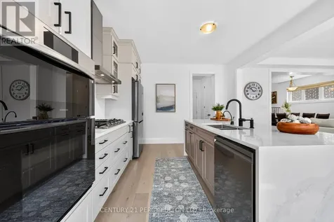 1477 Mockingbird Square Pickering ON L1X 0N8