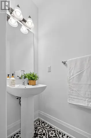 1477 Mockingbird Square Pickering ON L1X 0N8