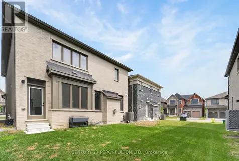 1477 Mockingbird Square Pickering ON L1X 0N8