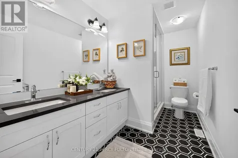 1477 Mockingbird Square Pickering ON L1X 0N8