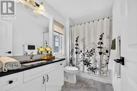 1477 Mockingbird Square Pickering ON L1X 0N8
