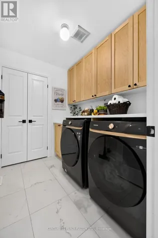 1477 Mockingbird Square Pickering ON L1X 0N8