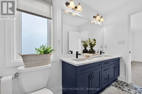 1477 Mockingbird Square Pickering ON L1X 0N8