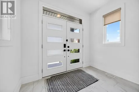 1477 Mockingbird Square Pickering ON L1X 0N8