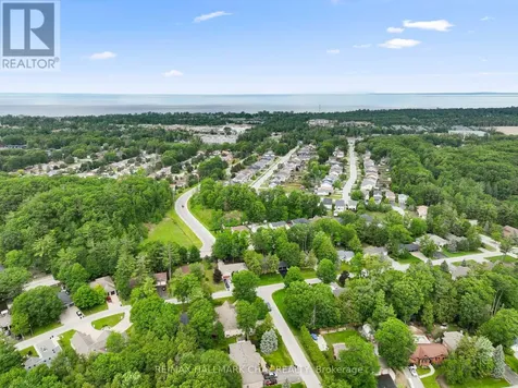 20 Downer Crescent Wasaga Beach ON L9Z 1C2