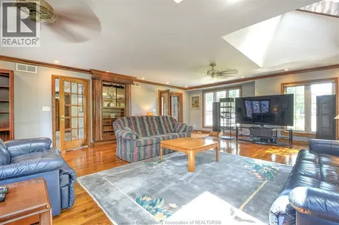 295 Elmgrove Lakeshore ON N8N 4G9