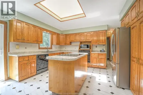 295 Elmgrove Lakeshore ON N8N 4G9