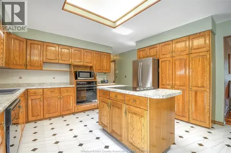 295 Elmgrove Lakeshore ON N8N 4G9