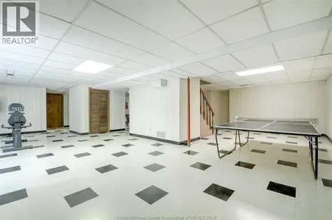 295 Elmgrove Lakeshore ON N8N 4G9