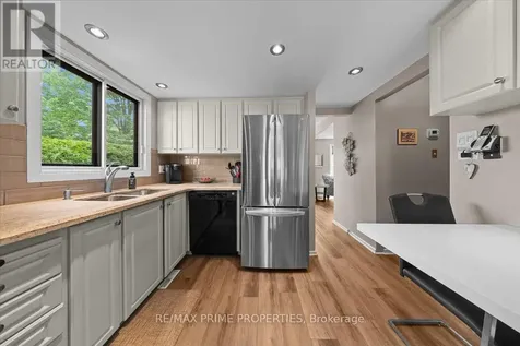 1085 Chateau Crescent Ottawa ON K1C 2C9