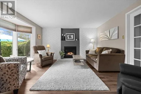 1085 Chateau Crescent Ottawa ON K1C 2C9