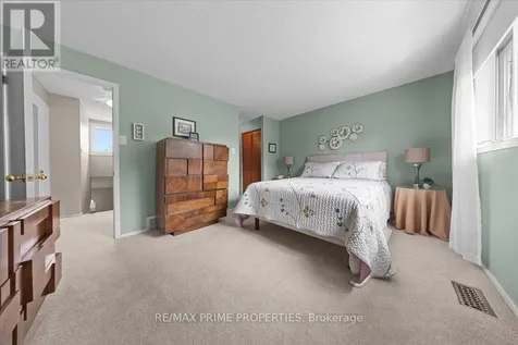 1085 Chateau Crescent Ottawa ON K1C 2C9