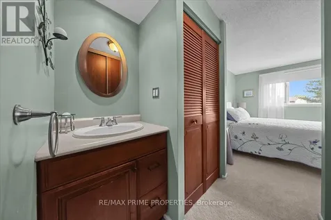 1085 Chateau Crescent Ottawa ON K1C 2C9