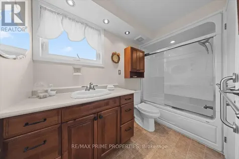 1085 Chateau Crescent Ottawa ON K1C 2C9