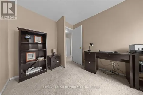 1085 Chateau Crescent Ottawa ON K1C 2C9