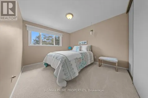 1085 Chateau Crescent Ottawa ON K1C 2C9