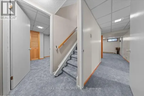 1085 Chateau Crescent Ottawa ON K1C 2C9