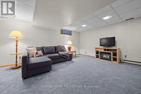 1085 Chateau Crescent Ottawa ON K1C 2C9