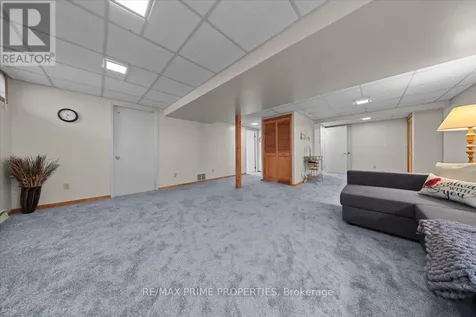 1085 Chateau Crescent Ottawa ON K1C 2C9