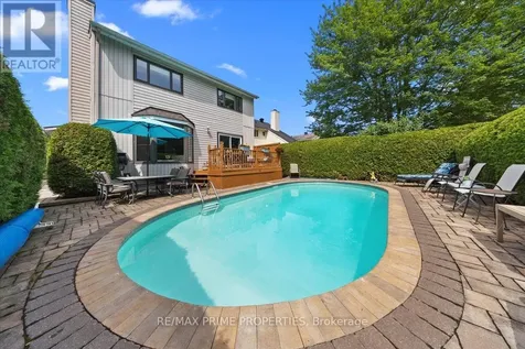 1085 Chateau Crescent Ottawa ON K1C 2C9