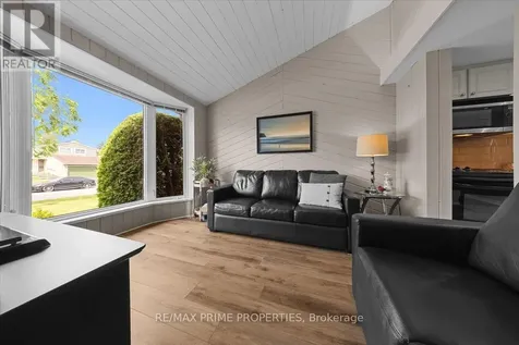 1085 Chateau Crescent Ottawa ON K1C 2C9