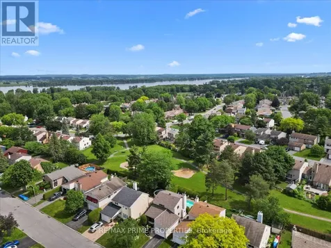 1085 Chateau Crescent Ottawa ON K1C 2C9