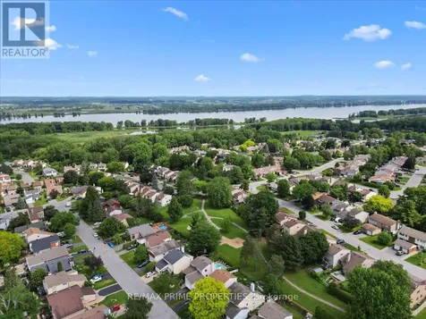 1085 Chateau Crescent Ottawa ON K1C 2C9