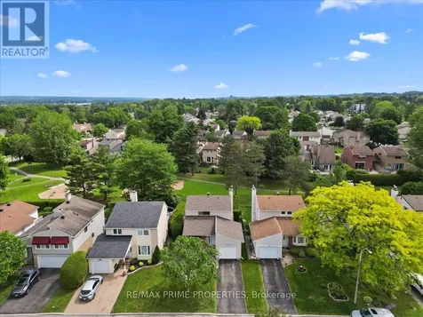 1085 Chateau Crescent Ottawa ON K1C 2C9