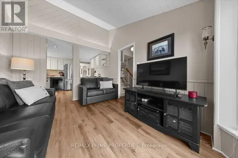 1085 Chateau Crescent Ottawa ON K1C 2C9