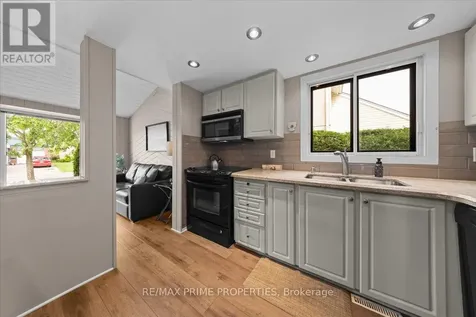 1085 Chateau Crescent Ottawa ON K1C 2C9