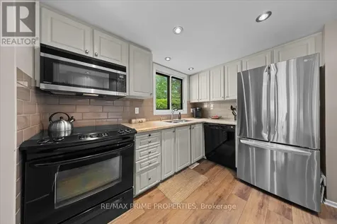 1085 Chateau Crescent Ottawa ON K1C 2C9