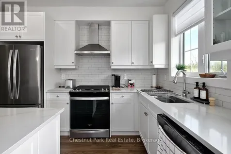137 White Oak Crescent Blue Mountains ON L9Y 5T5