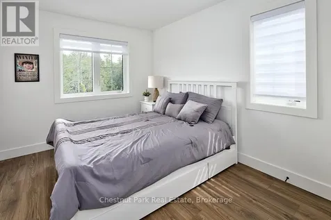 137 White Oak Crescent Blue Mountains ON L9Y 5T5