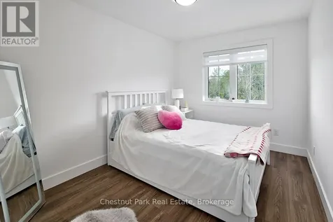 137 White Oak Crescent Blue Mountains ON L9Y 5T5