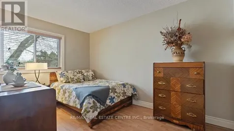 15 Green Valley Drive Kitchener ON N2P 1K7