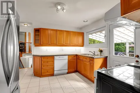 37 Lyall Street Ottawa ON K2E 5G7