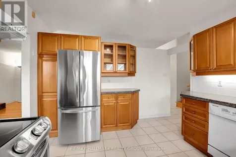 37 Lyall Street Ottawa ON K2E 5G7
