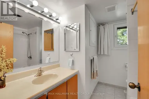 37 Lyall Street Ottawa ON K2E 5G7