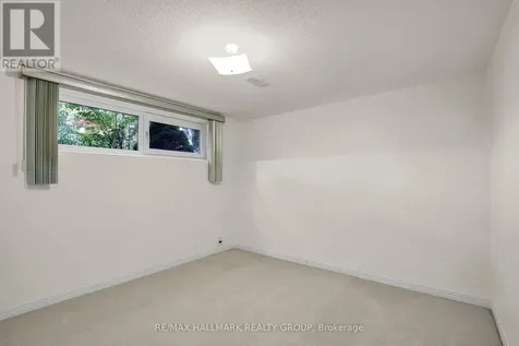 37 Lyall Street Ottawa ON K2E 5G7