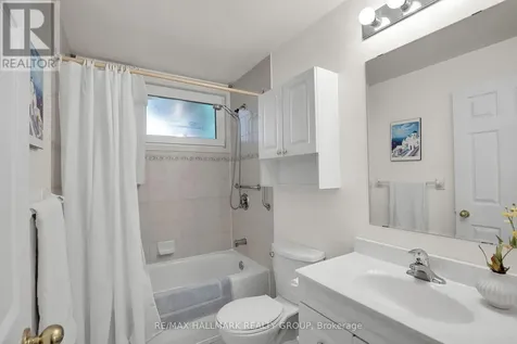 37 Lyall Street Ottawa ON K2E 5G7